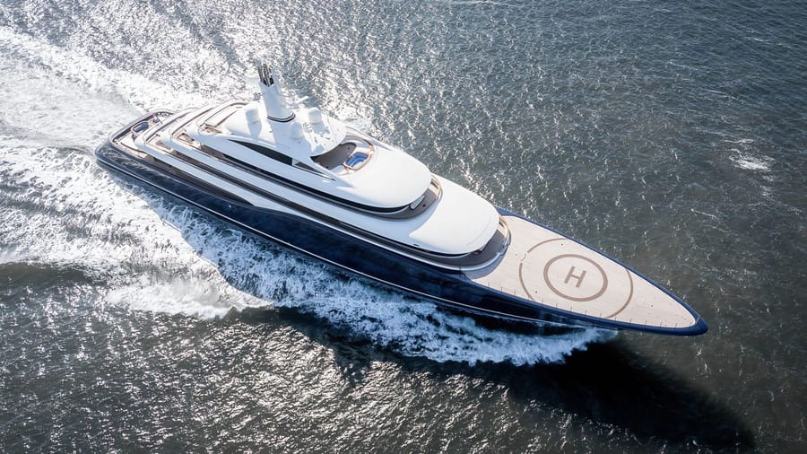 Feadship superyacht under way, the reference point for fully custom builds